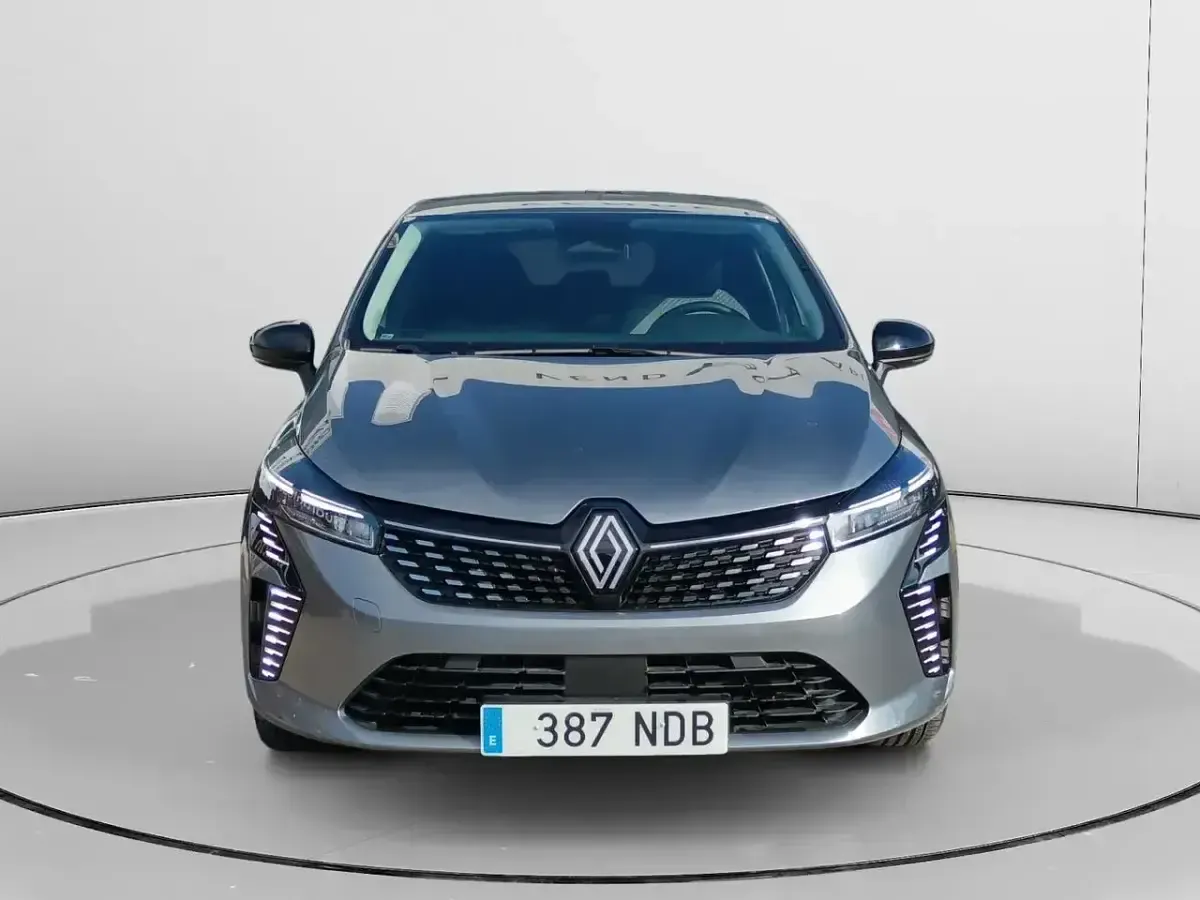 Usado Renault Clio Evolution 101 CV (74 kW) 2025 Gris Utilitario