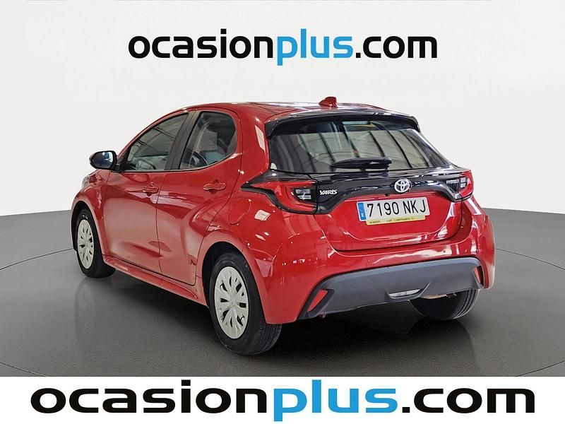 Usado Toyota Yaris Hybrid Business Edition 116 CV (85 kW) 2022 Rojo Utilitario