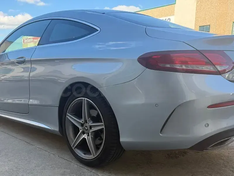 Usado Mercedes C220 194 CV (142 kW) 2018 Gris / plata Coupe