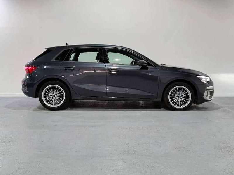 Usado Audi A3 Sportback Advanced 116 CV (85 kW) 2024 Gris Utilitario