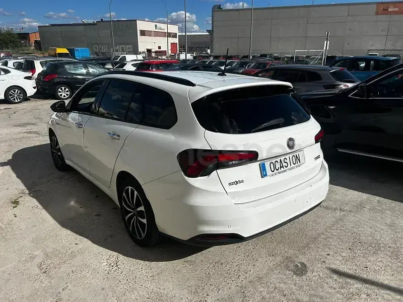 Usado Fiat Tipo Pop 120 CV (88 kW) 2018 Blanco Familiar