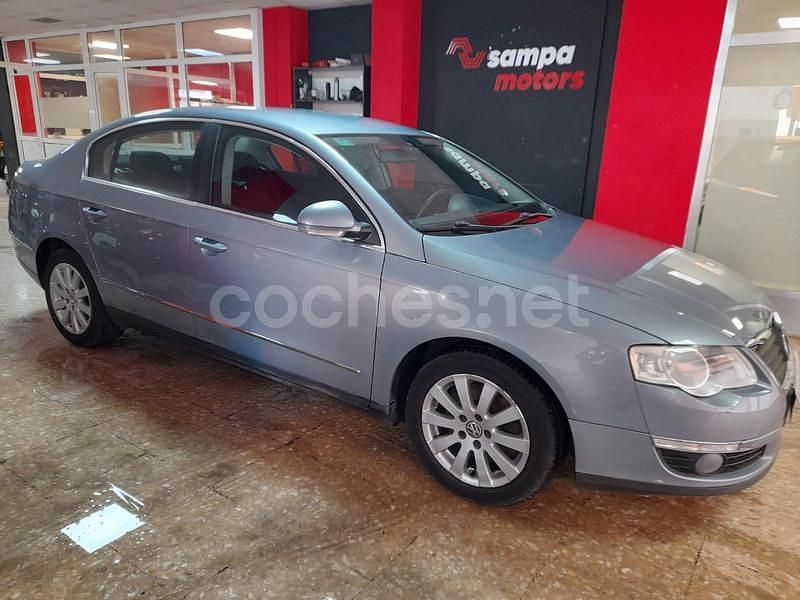 Azul Usado 2008 VW Passat Advance Berlina | 6990 € (Precio justo) - Imagen 1/4