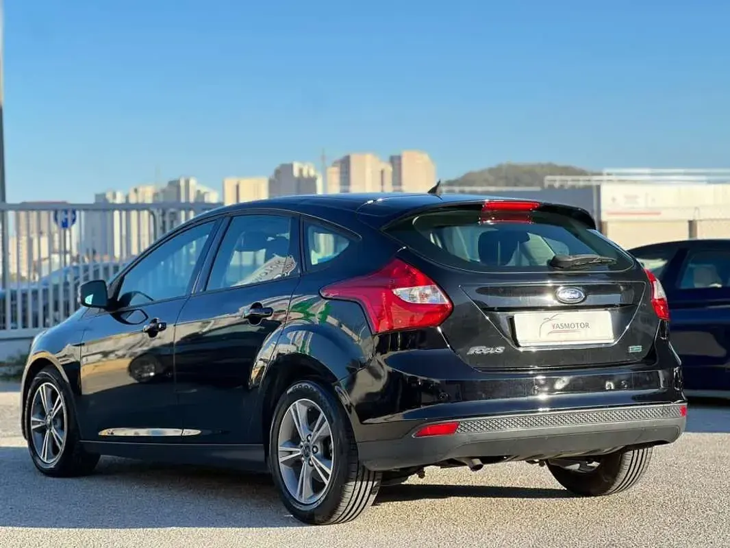 Usado Ford Focus S 125 CV (91 kW) 2014 Negro Utilitario