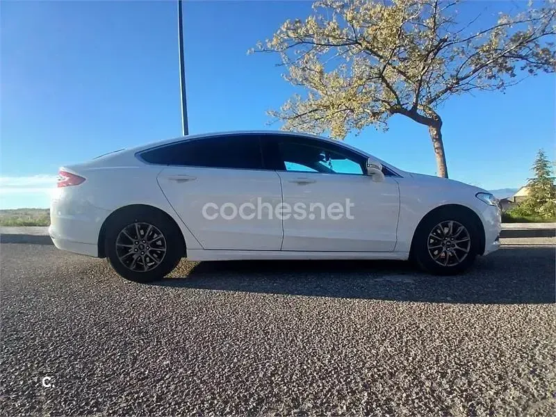 Usado Ford Mondeo Trend 115 CV (84 kW) 2015 Blanco Berlina