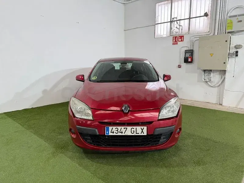 Usado Renault Mégane Expression 105 CV (77 kW) 2009 Granate Berlina