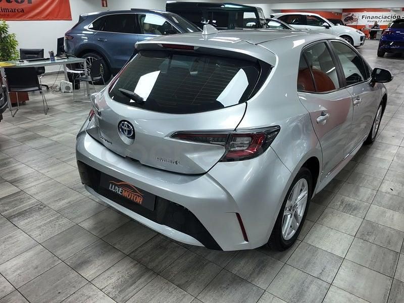 Usado Toyota Corolla Active 122 CV (89 kW) 2022 Gris / plata Berlina