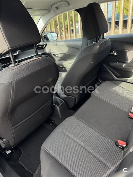 Usado Peugeot 208 Style 100 CV (73 kW) 2025 Negro Utilitario
