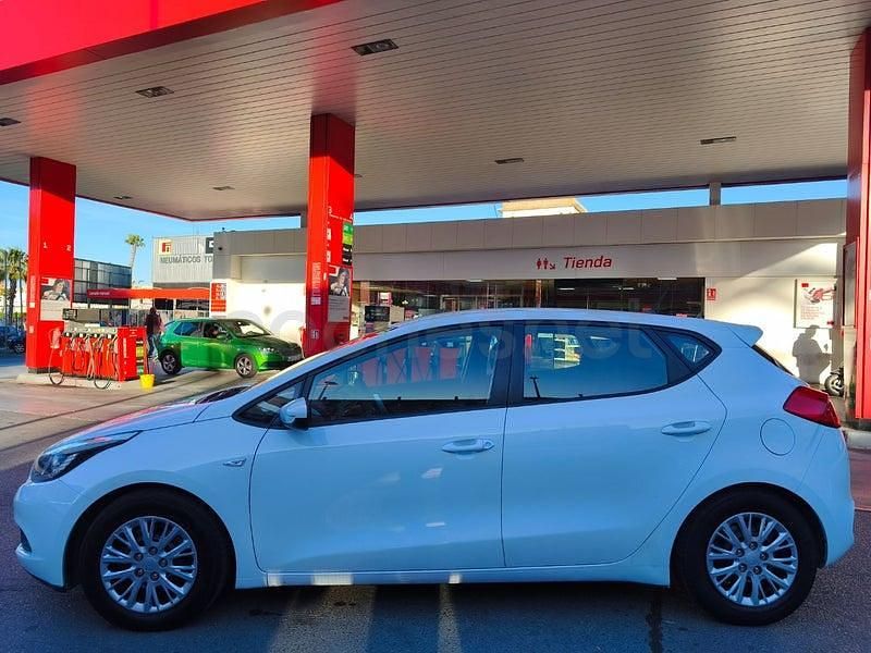 Usado Kia Ceed GT 90 HP (66 kW) 2014 Branco Sedan