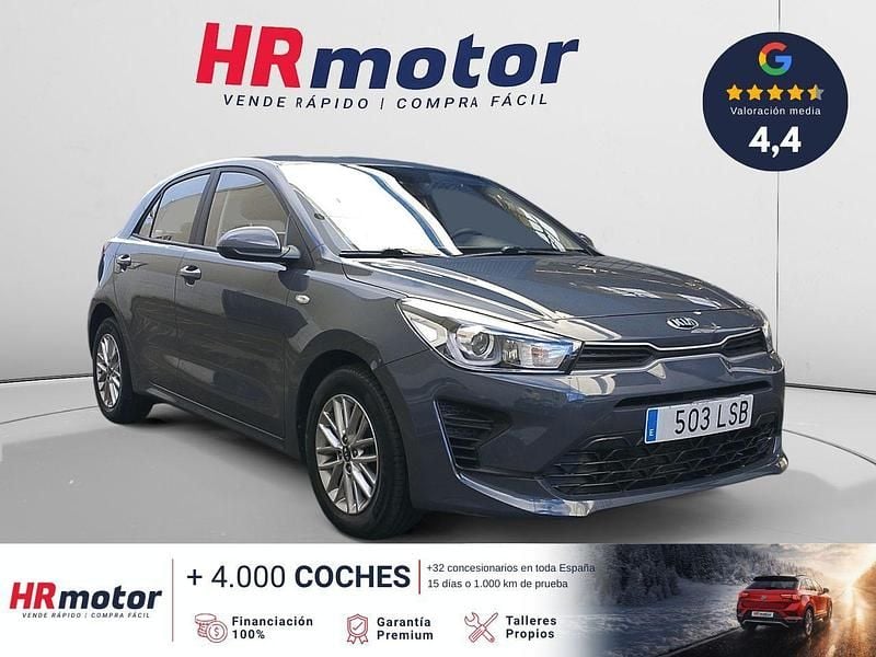Usado Kia Rio 101 CV (74 kW) 2021 Gris Berlina