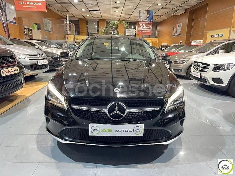Usado Mercedes CLA200 Business 136 CV (100 kW) 2017 Negro Berlina