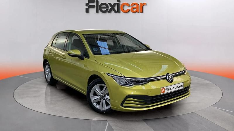 Usado VW Golf VIII Life 131 CV (96 kW) 2022 Amarillo Berlina