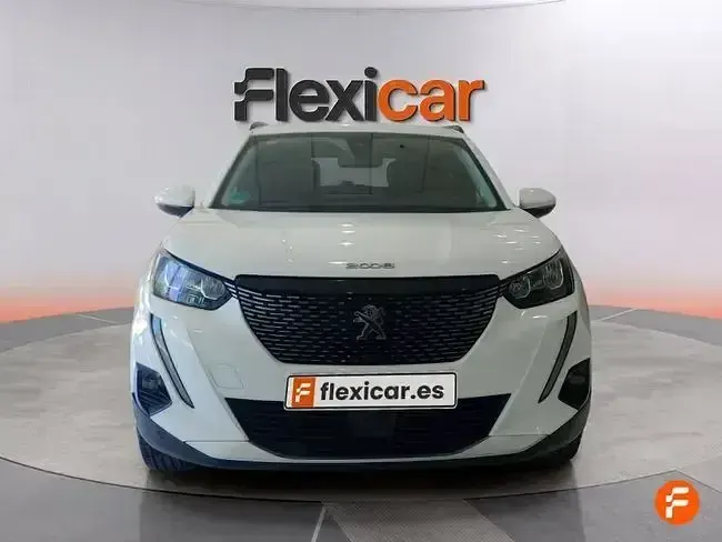 Usado Peugeot 2008 Allure 130 CV (95 kW) 2020 Blanco SUV