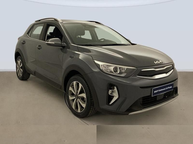 Usado Kia Stonic 84 CV (61 kW) 2022 Gris SUV
