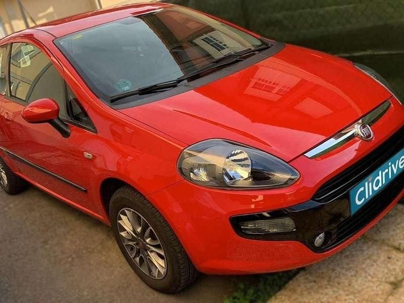 Usado Fiat Punto Evo S 68 CV (50 kW) 2011 Rojo Utilitario