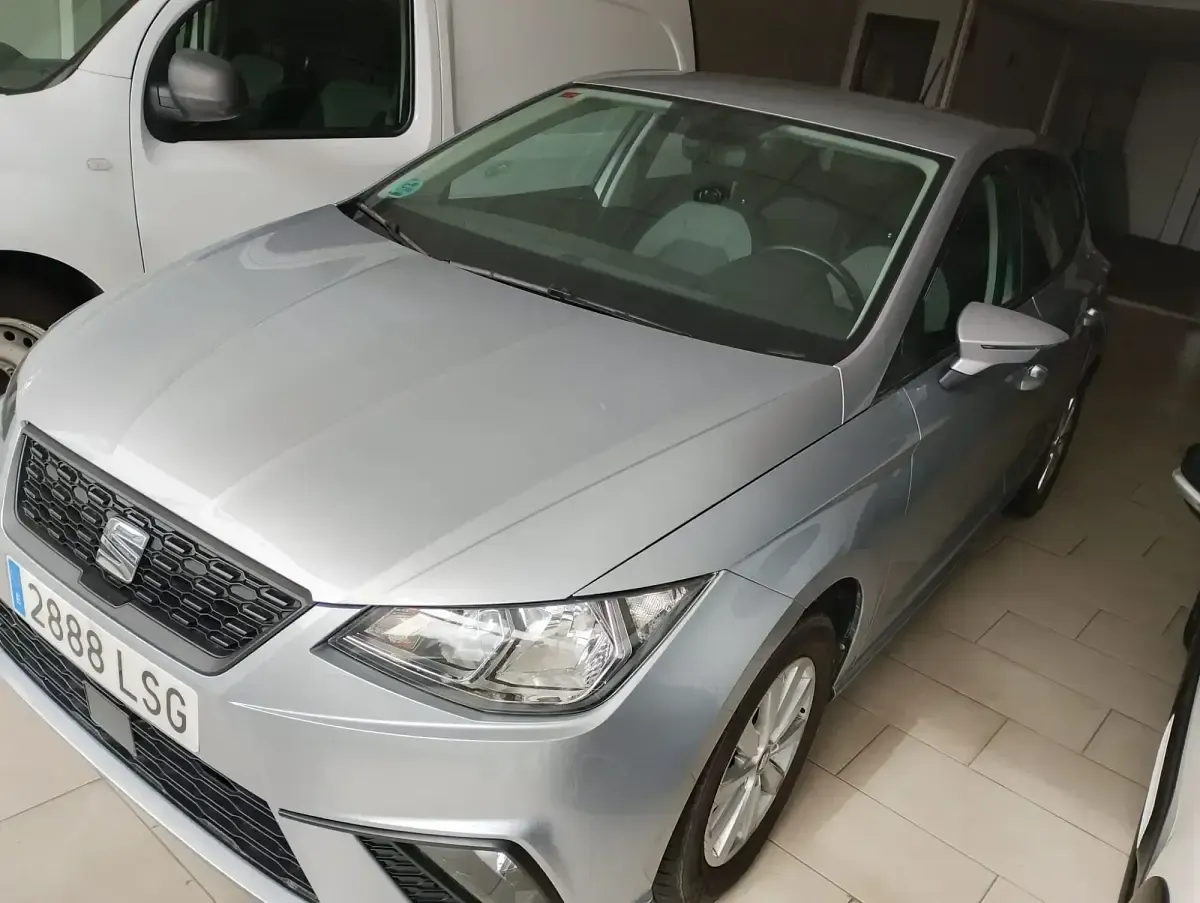 Usado Seat Ibiza Style 110 CV (80 kW) 2021 Gris Utilitario