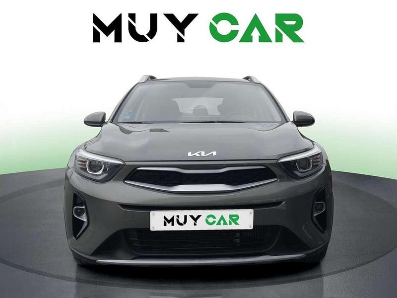 Usado Kia Stonic 101 CV (74 kW) 2022 Gris SUV