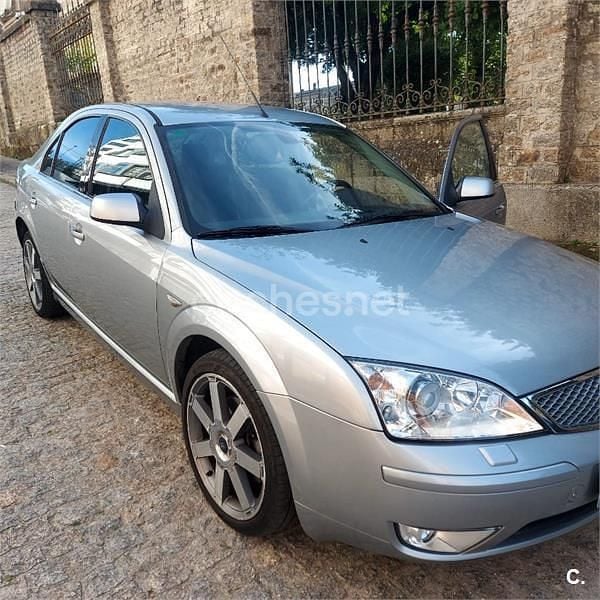 Usado Ford Mondeo Titanium X 155 CV (114 kW) 2006 Gris / plata Berlina