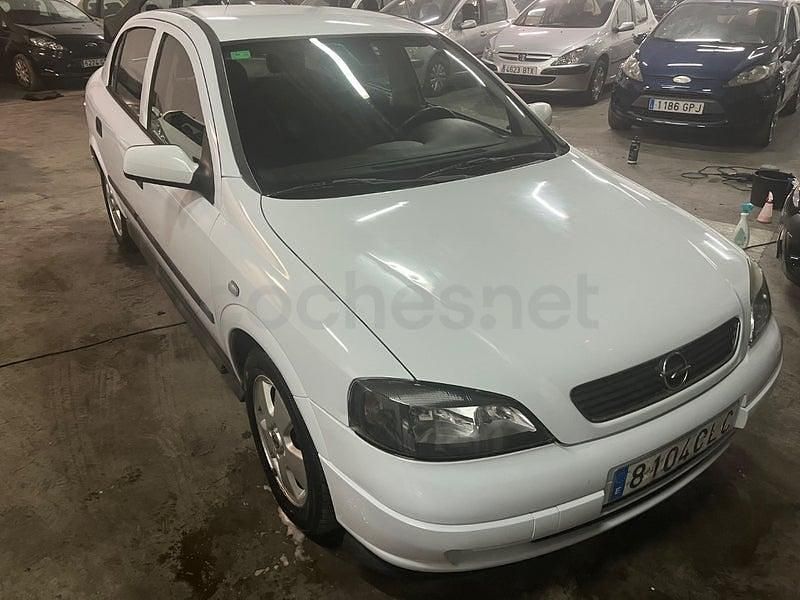 Usado Opel Astra Elegance 105 CV (77 kW) 2004 Blanco Berlina