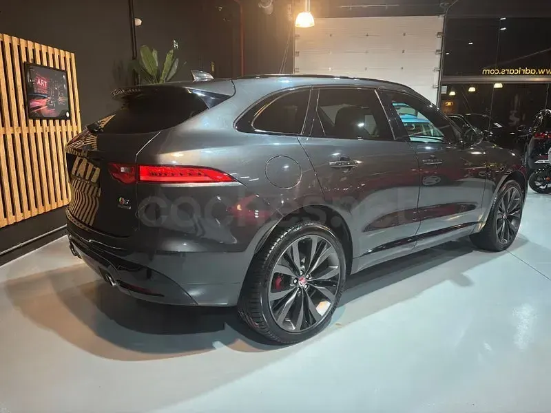 Usado Jaguar F-Pace S 300 CV (220 kW) 2018 Gris / plata SUV