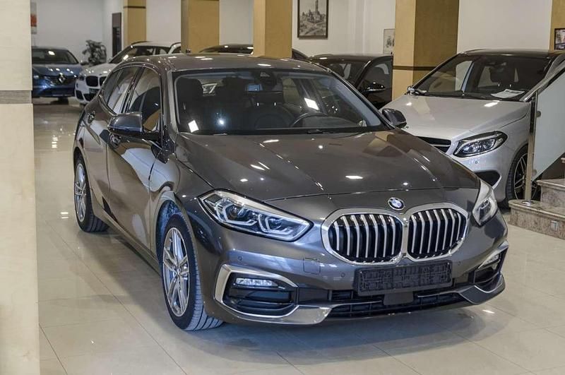 Usado BMW 120 Luxury Line 190 CV (139 kW) 2021 Gris Utilitario