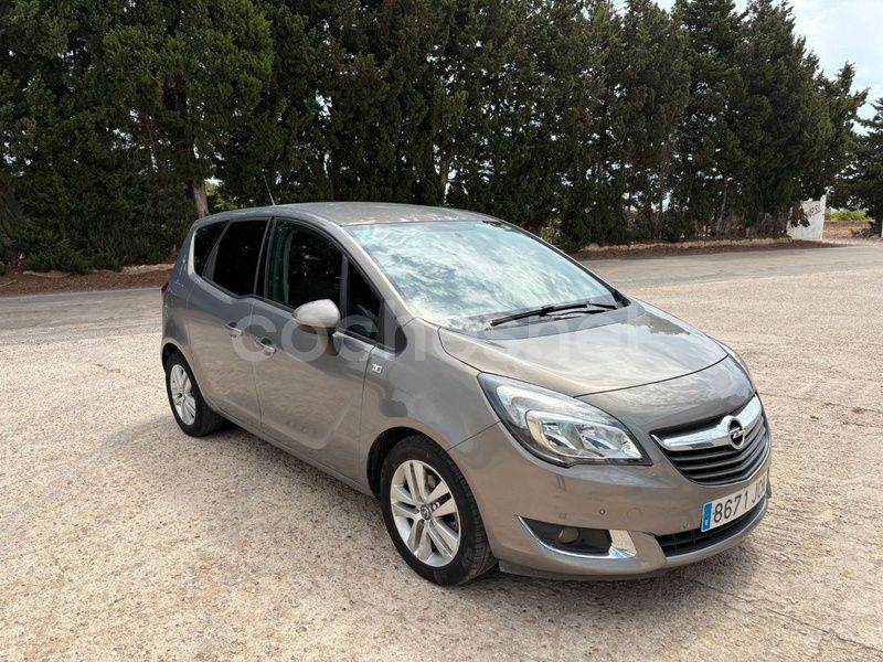 Gris / plata Usado 2015 Opel Meriva Selective Monovolumen | 6999 € (Buen precio) - Imagen 1/4
