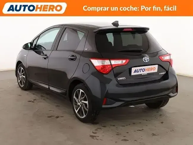 Usado Toyota Yaris Hybrid 101 CV (74 kW) 2019 Negro Berlina