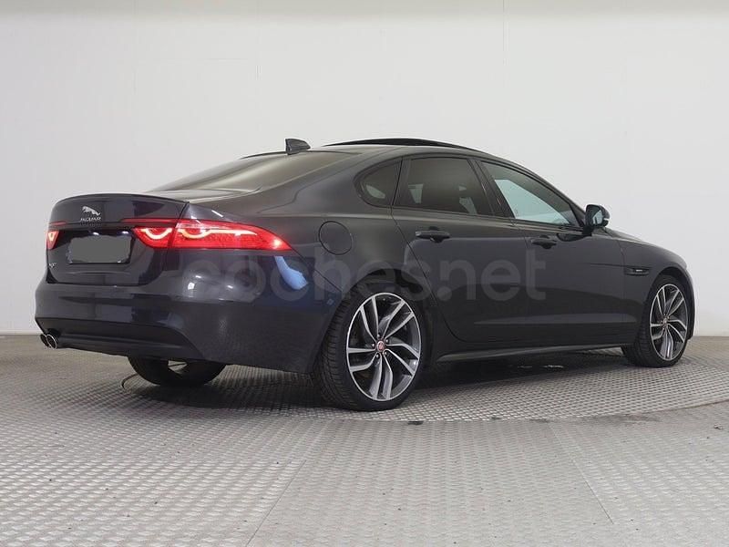 Usado Jaguar XF Prestige 180 CV (132 kW) 2020 Gris / plata Berlina