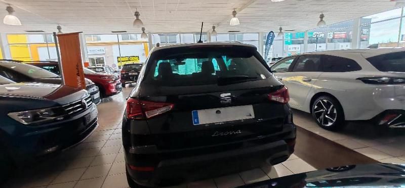Usado Seat Arona Style 116 CV (85 kW) 2025 Negro midnight + techo blanco SUV