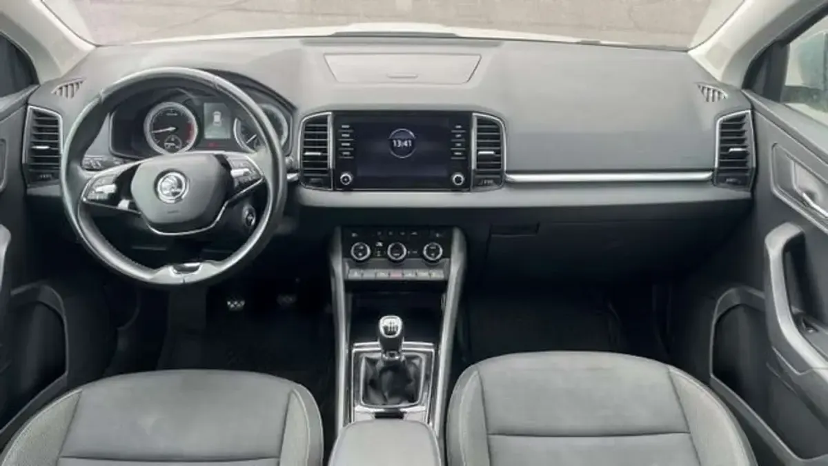 Usado Skoda Karoq Ambition 110 CV (80 kW) 2022 Plateado SUV