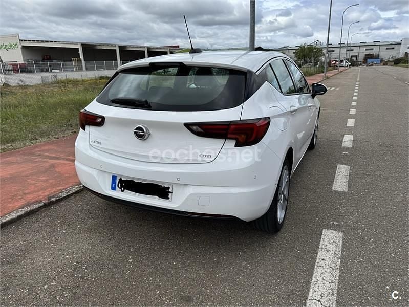 Usado Opel Astra Dynamic 136 CV (100 kW) 2017 Blanco Berlina