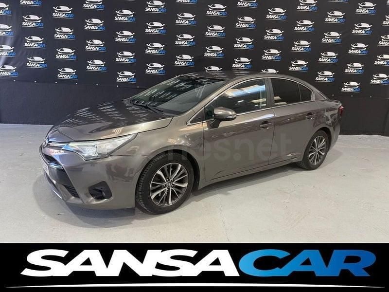 Usado Toyota Avensis Executive 143 CV (105 kW) 2017 Gris / plata Berlina