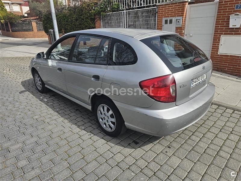 Usado Kia Rio 81 CV (59 kW) 2005 Gris / plata Berlina