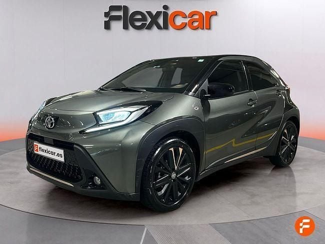 Usado Toyota Aygo 72 CV (52 kW) 2023 Gris Utilitario