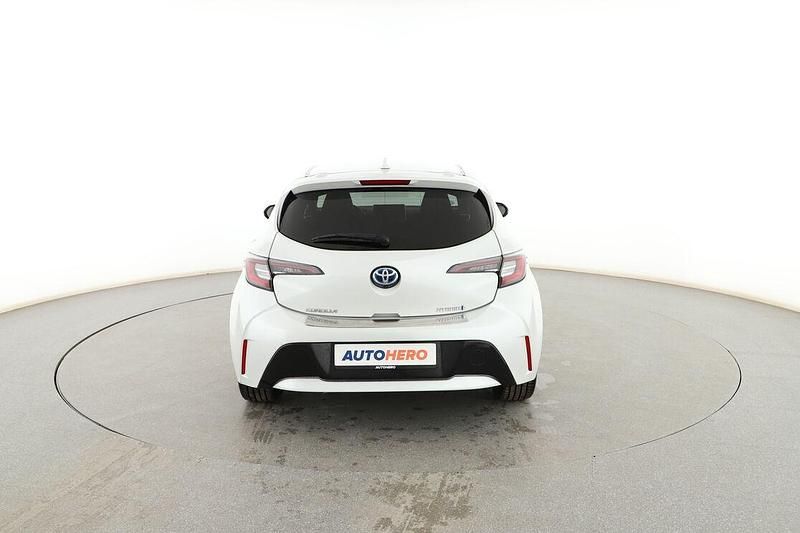 Usado Toyota Corolla Style 122 CV (89 kW) 2022 Blanco Berlina