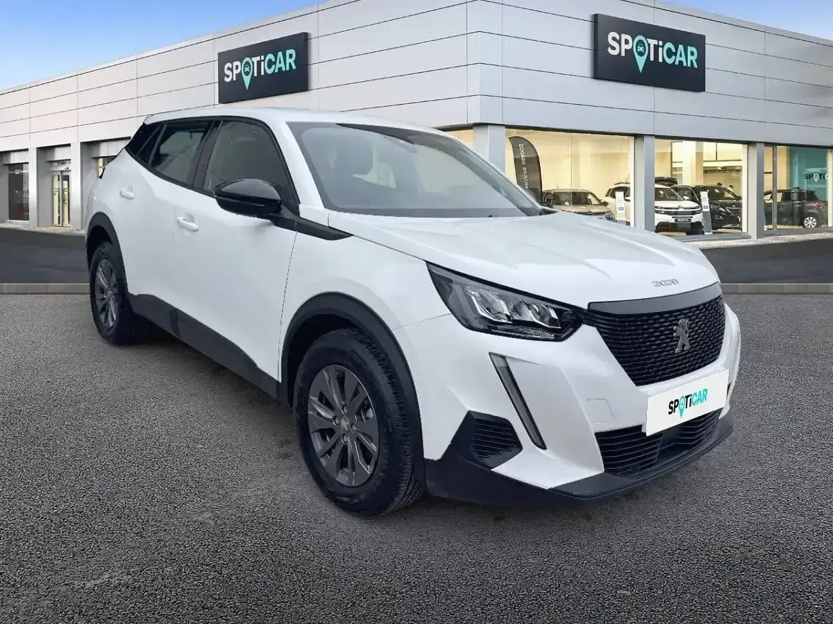 Usado Peugeot 2008 Active 110 CV (80 kW) 2021 Blanco SUV