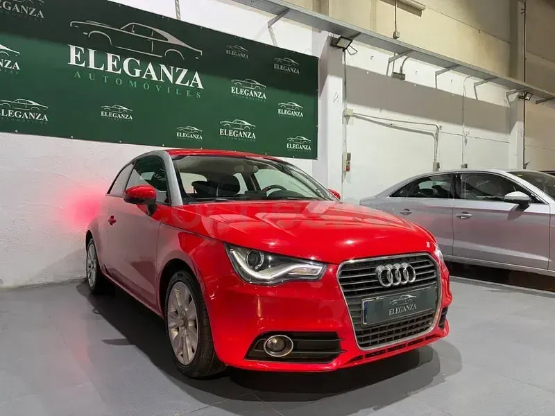 Usado Audi A1 Attraction 90 CV (66 kW) 2012 Rojo Utilitario