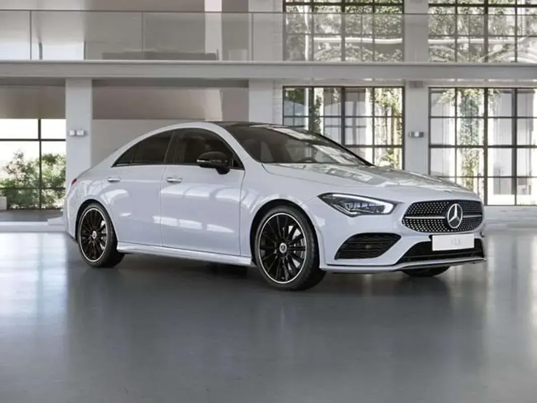 Usado Mercedes CLA220 190 CV (139 kW) 2025 Blanco Coupe