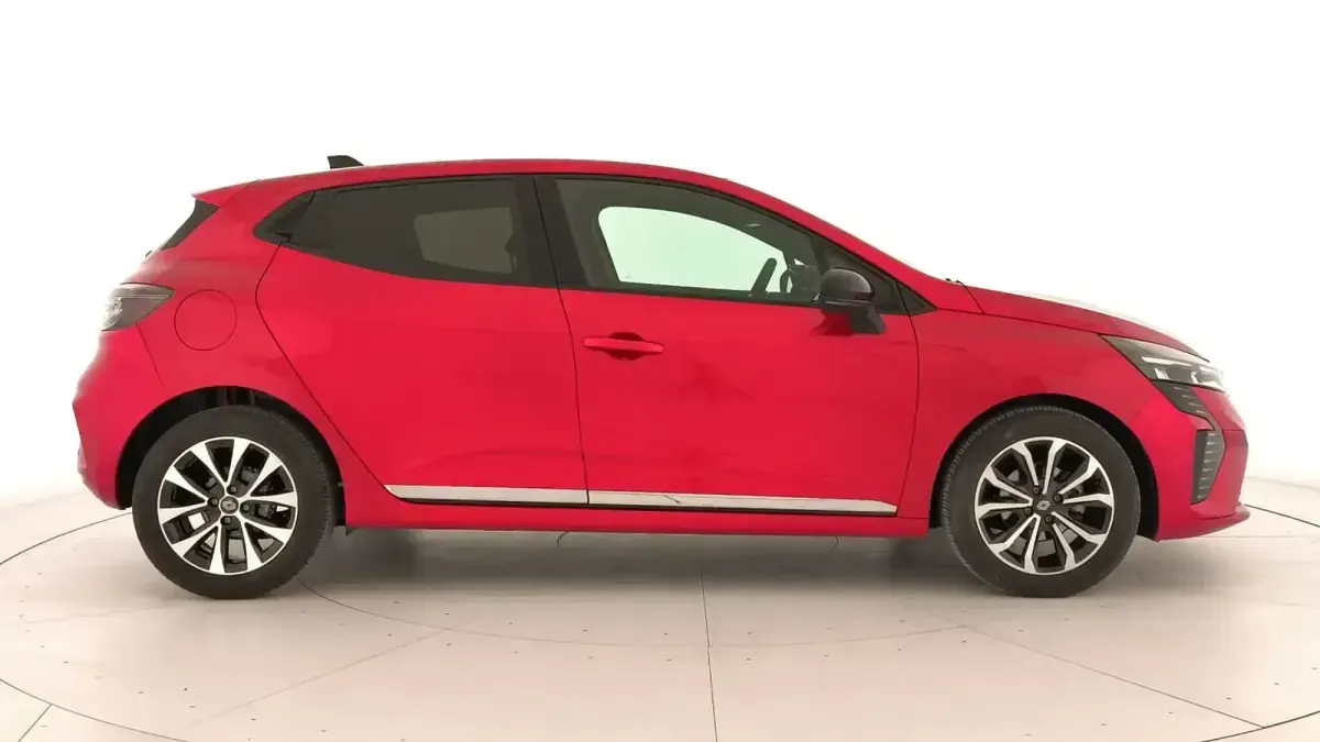 Usado Renault Clio V Techno 90 CV (66 kW) 2023 Rojo Berlina