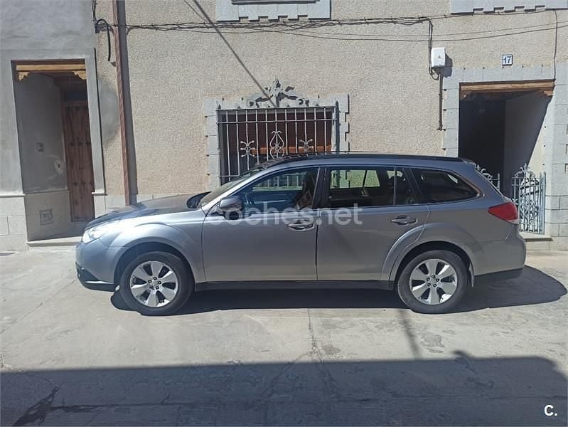 Gris / plata Usado 2010 Subaru Outback Familiar | 9499 € - Imagen 1/4