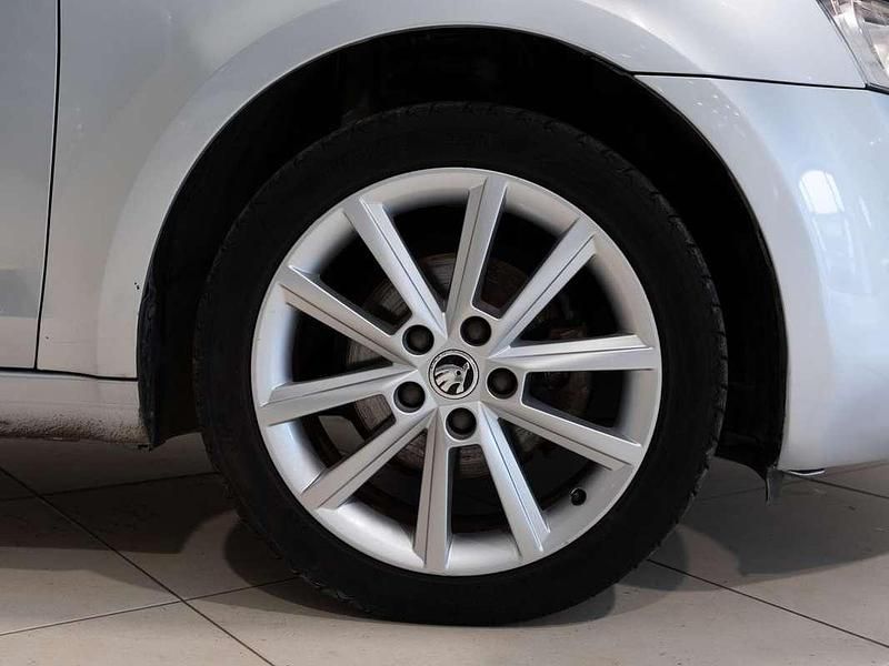 Usado Skoda Octavia Ambition 116 CV (85 kW) 2017 Plateado Utilitario