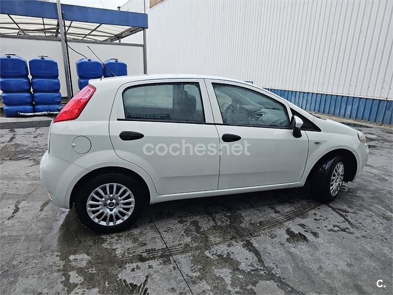 Usado Fiat Punto Pop 69 CV (50 kW) 2016 Blanco Utilitario