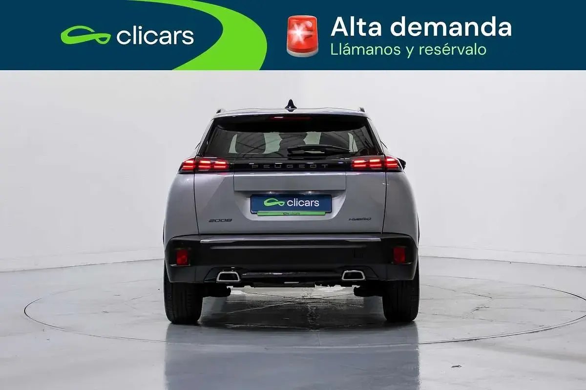 Usado Peugeot 2008 Allure 136 CV (100 kW) 2025 Plateado SUV