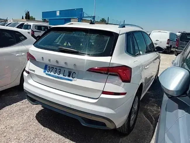 Usado Skoda Kamiq Ambition 110 CV (80 kW) 2022 Blanco SUV