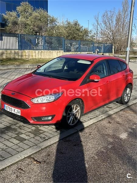 Usado Ford Focus Trend 125 CV (91 kW) 2018 Rojo Berlina