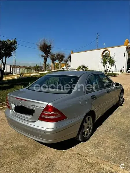 Usado Mercedes C200 Elegance 163 CV (119 kW) 2000 Gris / plata Berlina