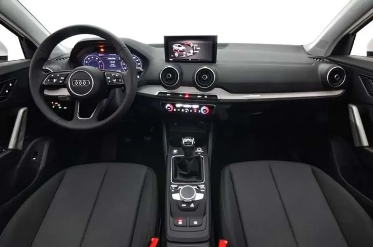 Usado Audi Q2 Sport 110 CV (80 kW) 2023 Azul SUV