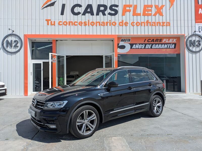 Negro Usado 2021 VW Tiguan Life SUV | 23.490 € (Precio justo) - Imagen 1/4