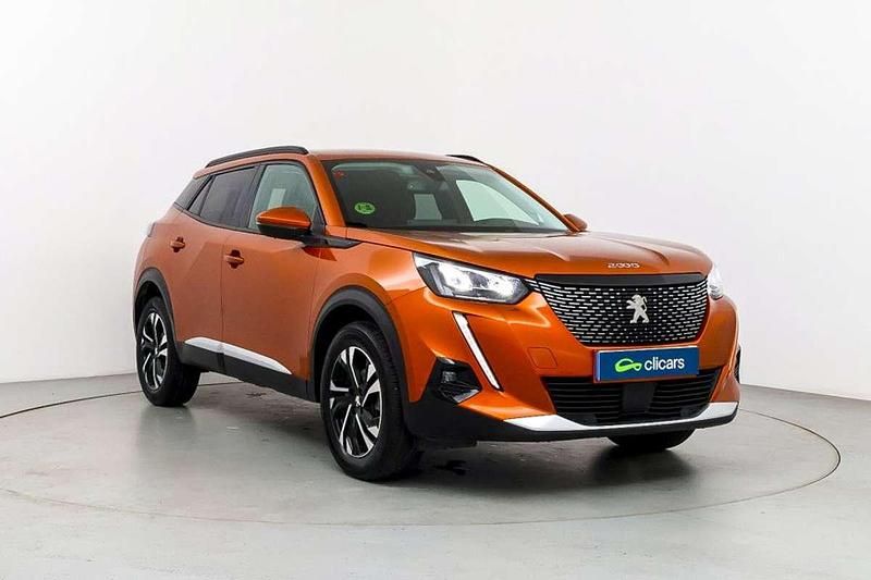 Usado Peugeot 2008 Allure 131 CV (96 kW) 2021 Naranja SUV