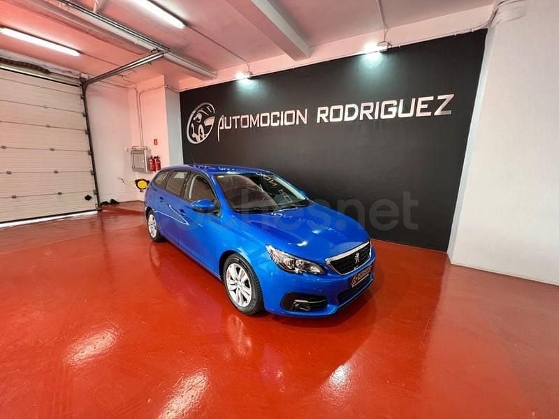 Usado Peugeot 308 SW Access 100 CV (73 kW) 2020 Azul Familiar
