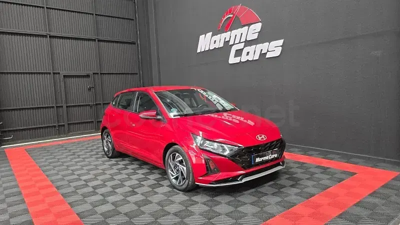 Usado Hyundai i20 100 CV (73 kW) 2024 Granate Utilitario